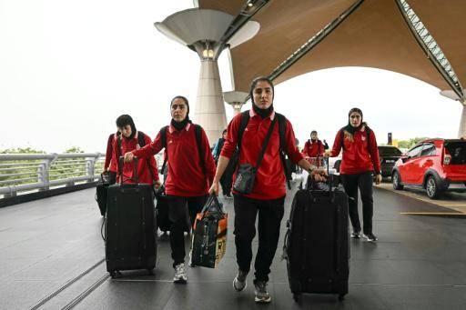 La selección femenina iraní de fútbol regresó a su país
