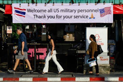 El portaviones USS Abraham Lincoln llega a Tailandia tras nueve meses en el mar