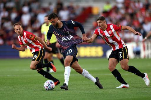 Manchester United resbala de entrada ante el recién ascendido Hull