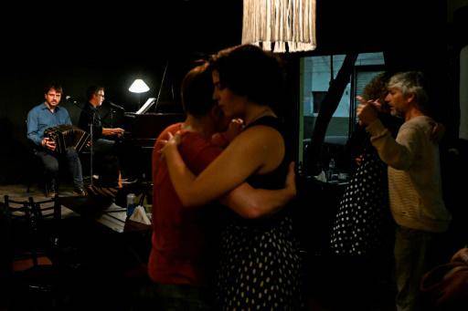 Milongas de Buenos Aires, refugio del tango en una Argentina en crisis