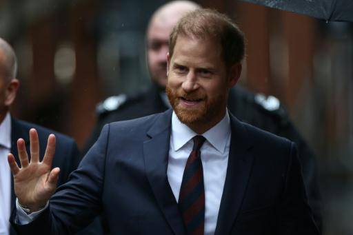 El príncipe Enrique afirma que el juicio contra dos tabloides busca el interés general