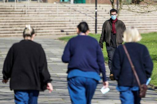 Aumentan a 20 los casos sospechosos de meningitis en el Reino Unido en un brote sin precedentes