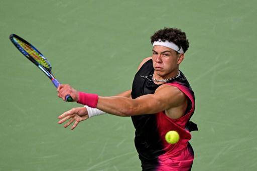 Shelton vence a Sinner y se clasifica para cuartos de final en Shanghái