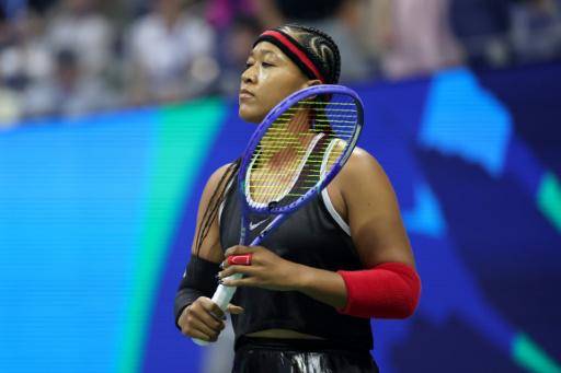 Con look inspirado en Iverson, Osaka supera el estreno en el US Open