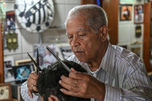 Perder a un amigo y a un gran cliente, el doble dolor del barbero de Pelé