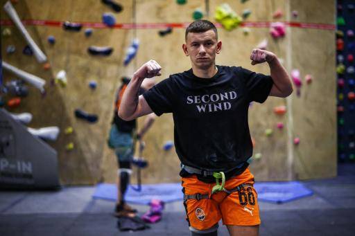La adrenalina de la escalada consuela a veteranos ucranianos amputados