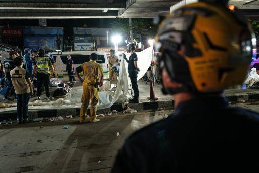 Al menos 27 muertos al incendiarse un bar en Bangkok