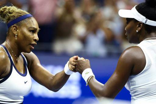 Serena Williams (izquierda) y Venus Williams durante su partido de dobles en el US Open el 4 de septiembre de 2026