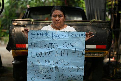 La angustia por miles de detenidos sin cargos ni sentencia en El Salvador