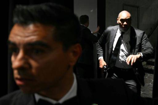 Evacúan a Trump después de que un atacante abriera fuego en una gala en Washington