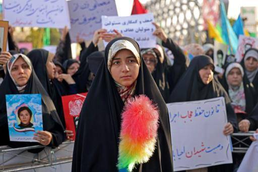 Mujeres iraníes asisten a una manifestación en favor del hiyab, el 12 de julio de 2023 en Teherán