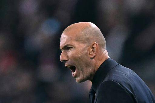 Mbappé marca y se lesiona en debut con triunfo de Zidane con los Bleus