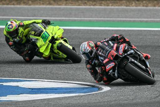 Bezzecchi supera a Márquez y abre el MotoGP con pole en Tailandia