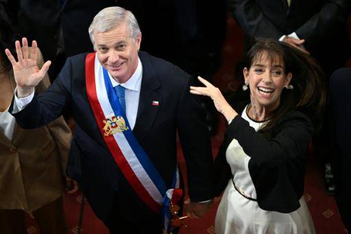 Kast asume la presidencia de Chile, que gira a la derecha más radical desde Pinochet