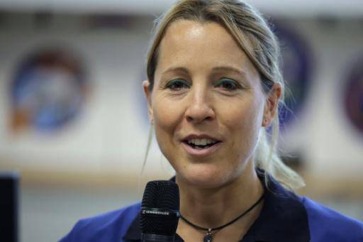 Cuatro astronautas de la Estación Espacial inician retorno anticipado a la Tierra por problema de salud