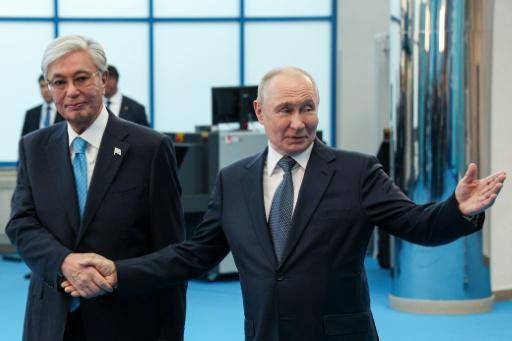 El presidente de Kazajistán dice a Putin que la guerra en Ucrania debe terminar