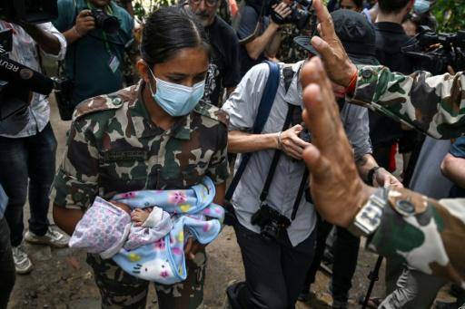 Riesgo de nuevas crecidas complica los rescates en Nepal tras mortífero deslave