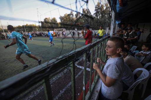 El fútbol vuelve a los territorios palestinos, pese al duelo
