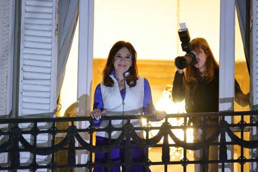 Kirchner enfrenta un nuevo juicio por corrupción en medio de una crisis del peronismo en Argentina