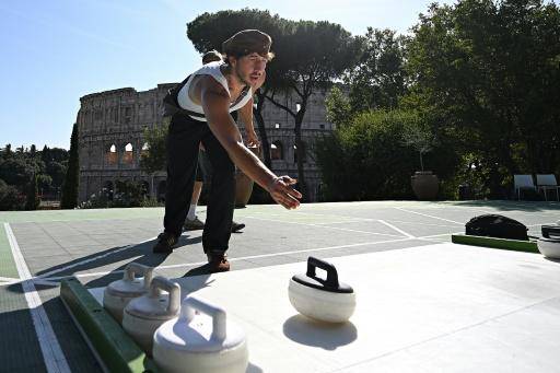 A la sombra del Coliseo, el curling como atracción turística en Roma