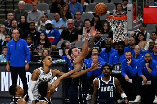 Doncic guía el triunfo de los Mavericks sobre los Spurs en la NBA