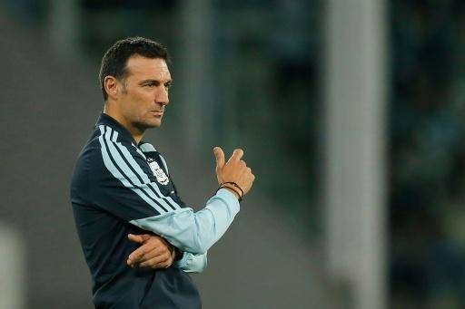 Hay que cuidarlos: Scaloni respalda a Flores y Mastantuono