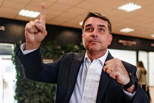 Flávio Bolsonaro pide a Trump que declare terroristas a bandas criminales brasileñas