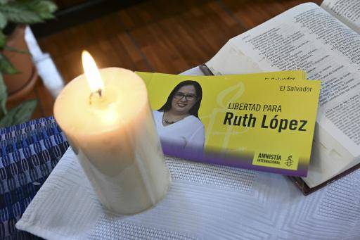 Exigen pruebas sobre la salud de la abogada Ruth López, presa en El Salvador
