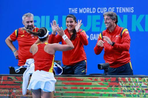 España supera a Kazajistán y se mete en semis de la BJK Cup de tenis