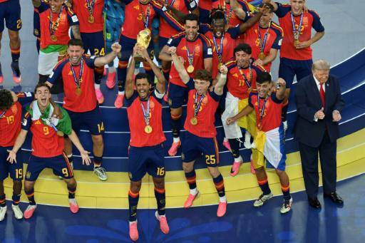 Trump se queda en el escenario junto a España y acapara los focos del Mundial