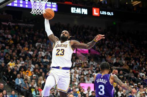 Los Lakers repiten triunfo ante Jazz pese a su sequía de triples