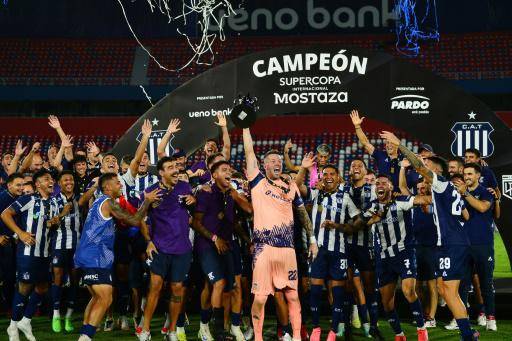 Histórico Talleres, vence por penales a River y alza la Supercopa Internacional