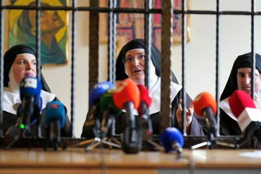 Monjas españolas excomulgadas prometen luchar contra su desalojo de un convento