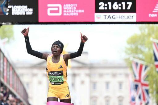 La keniana Peres Jepchirchir gana el maratón femenino de Londres
