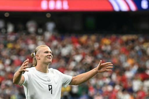 Haaland y los Vikingos de Noruega reman hasta su cita con Brasil en octavos