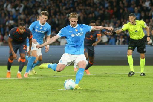 Nápoles frena al Inter de Milán y toma el mando en Italia