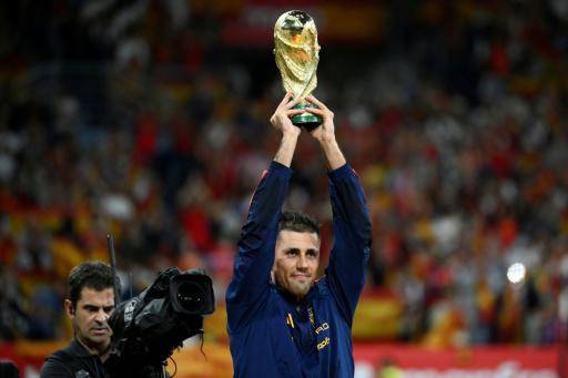 La campeona mundial España sigue su racha, Inglaterra aplasta a Croacia