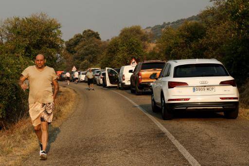 España enfrenta días claves para frenar los incendios cerca de Madrid