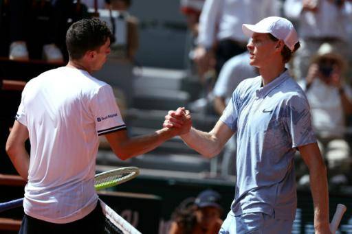 Juan Manuel Cerúndolo y el calor fulminan a Sinner en Roland Garros