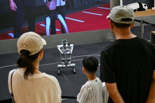 Acelera industria de robots humanoides: Unitree se dispara 600% en su debut bursátil