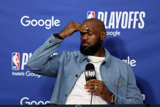 LeBron James mantiene el misterio sobre su futuro en la NBA