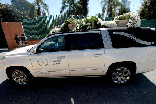 Flores anónimas, música y militares en el funeral del capo mexicano El Mencho