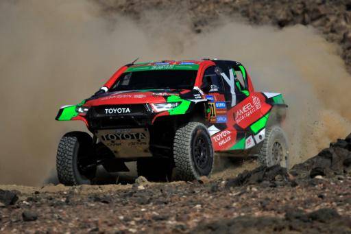 Al-Rajhi gana en autos la etapa maratón del Dakar, Sainz pierde hora y media