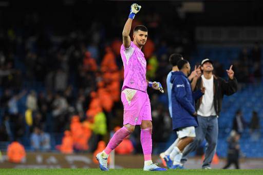 Rulli lleva al City a cuartos de Copa de la Liga, Liverpool elimina a Chelsea