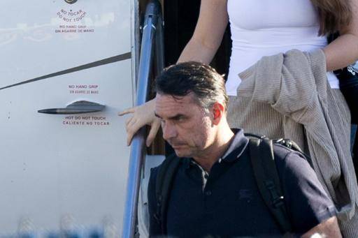 La espectacular fuga de Flávio Bolsonaro de Brasil paso a paso