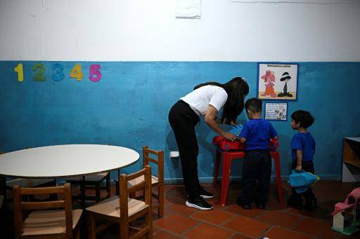 Lento regreso a clases en la zona devastada por los terremotos en Venezuela
