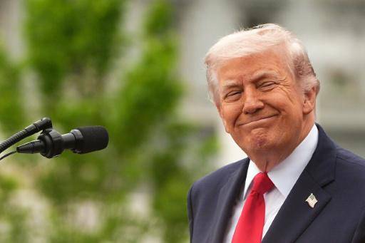 Trump pondrá su foto en los pasaportes estadounidenses