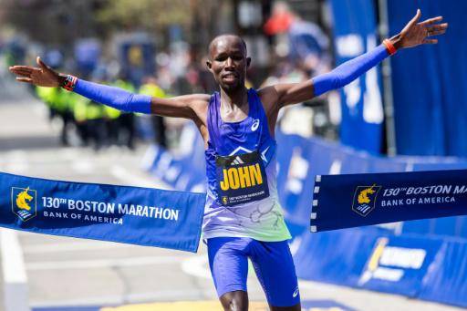 El keniano John Korir revalida título en maratón de Boston