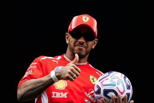 El veterano Lewis Hamilton regresa de vacaciones en su mejor forma