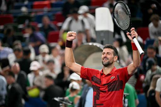 Sinner asegura acabar el año N.1 y se cita con Djokovic en la final de Shanghái